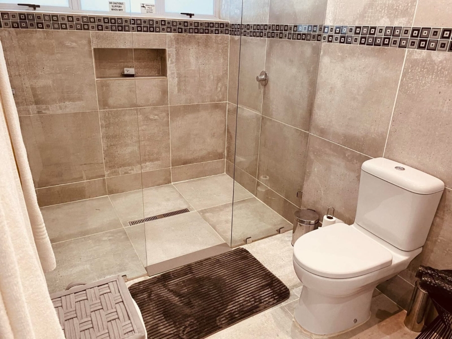 5 Bedroom Property for Sale in Jeffreys Bay Central Eastern Cape